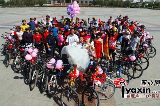 The bridegroom sent 130 bicycles to escort the bride.