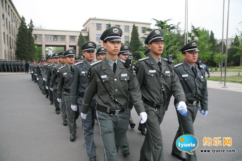 Within the nearly two decades since 1994, over 300 security guards at the prestigious Peking University have been admitted to colleges. 