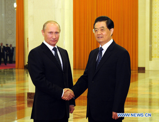 Chinese President Hu Jintao (R) meets with Russian Prime Minister Vladimir Putin at the Great Hall of the People in Beijing, capital of China, Oct. 12, 2011. (Xinhua/Rao Aimin)