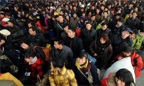 File photo: China's railways will carry about 235 million passengers during the upcoming 40-day Spring Festival season this year, up 6.1 percent from the same period last year, according to data from the Ministry of Railways. Photo: Xinhua  