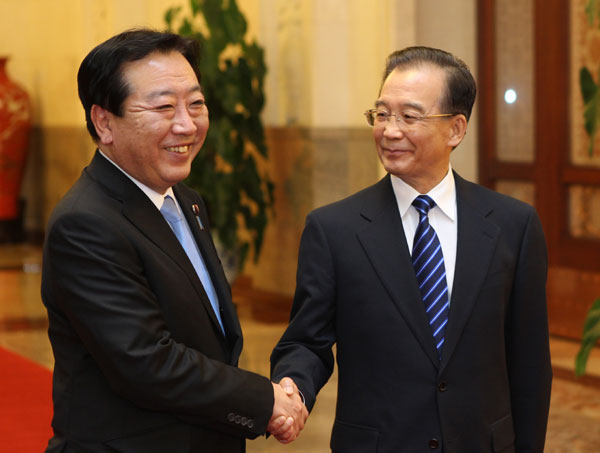 Premier Wen Jiabao welcomes Japanese Prime Minister Yoshihiko Noda in Beijing on Sunday. Wu Zhiyi / China Daily 