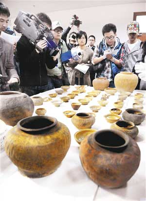 The relics found in the ancient tombs in east China's Zhejiang Province.