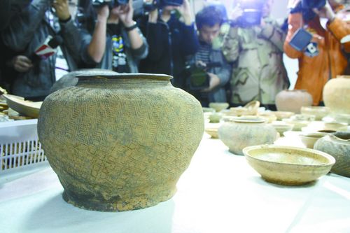 The relics found in the ancient tombs in east China's Zhejiang Province.