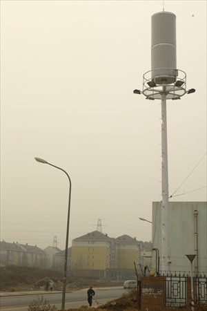 The cell phone mast of China Mobile at Cuihai Mingyuang, Fengtai district, has residents worried over possible radiation. Photo: Guo Yingguang/GT 