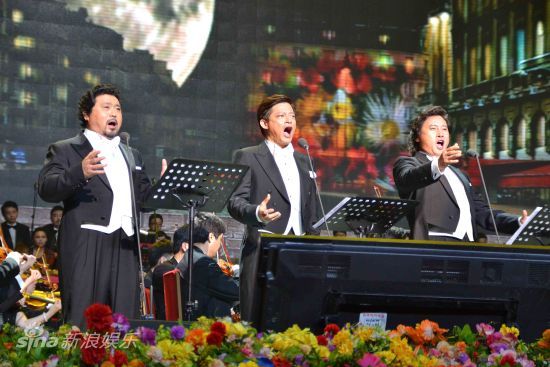 Three celebrated Chinese tentors Wei Song, Mo Hualun and Dai Yuqiang (L from R) (Sina.com.cn) 