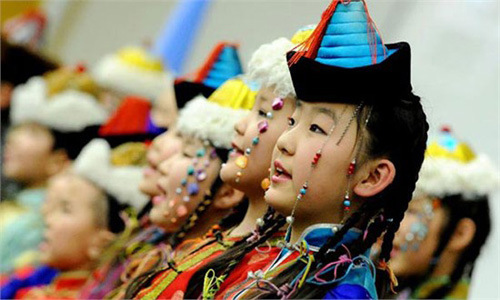 Young singers from the Quintessenso Hulun Buir Children's Choir perform at the United Nations headquarters in New York, the United States, on Jan. 25, 2012. The Quintessenso Hulun Buir Children's Choi