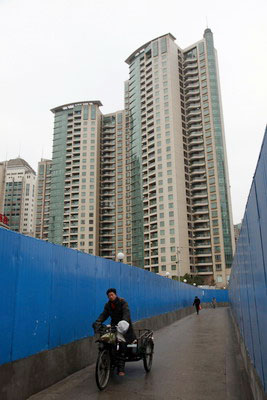 A residential complex in Shanghai. According to SouFun Holdings Ltd, China's biggest real estate website portal, housing prices dropped in 60 of 100 cities. [Photo / Bloomberg]