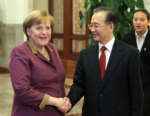 Premier Wen Jiabao greets German Chancellor Angela Merkel in Beijing on Thursday. Both leaders said they were confident of economic recovery in Europe. Wu Zhiyi / China Daily 