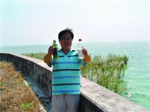 Taihu water (left) vs. clean water (right)