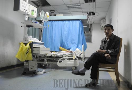 The guardian: the father of an injured worker sits beside the hospital bed of his son, who was injured by an explosion caused by the misuse of aluminite powder at the Chendu factory of Fongfujin Precision Electroncis (Chengdu) Co. Ltd., which polishes Apple's electronic devices.