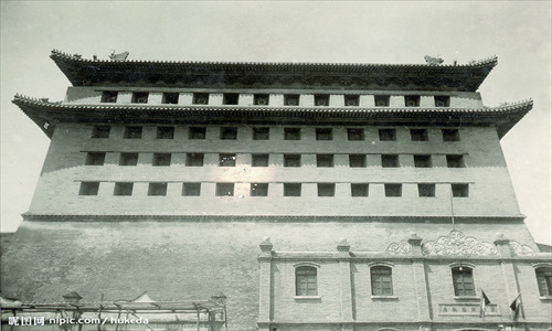 <p style=text-align: center;><strong>Chaoyangmen (1437-1956)</strong></p>  <p>In terms of geography, the Chaoyangmen gate faced towards the east. This was no coincidence. The west and north side of the city faced the mountains that offered the city a na