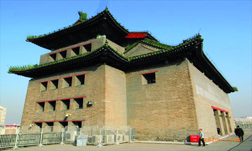 <p style=text-align: center;><strong>Deshengmen (1437- present)</strong></p>  <p>Deshengmen is the luckiest gate since it has miraculously managed to remain untouched, save for a few renovations. In the past, it was the major access gate for troops to pass through when off to the battlefield. One precious item that makes the gate particularly outstanding is a stone column with Emperor Qianlong's (1711-1799) poem on. It is said that the word desheng (win over morality) inspired Qianlong, who at the time of writing was already 62 years old.</p>