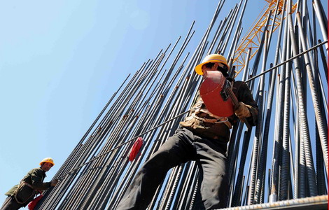 Welders at work on the Xiyoudong Bridge in Kunming, Yunnan province. Officials say China's local government debt is still rising as local governments keep borrowing to fund ongoing projects. [Photo / Xinhua]