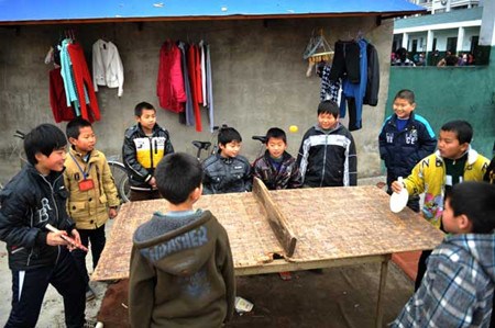 Pupils play table tennis at Limin School, which enrolls children from migrant workers' families, in Jiaojiang district, Taizhou, Zhejiang province, in February. Huang Zongzhi / Xinhua