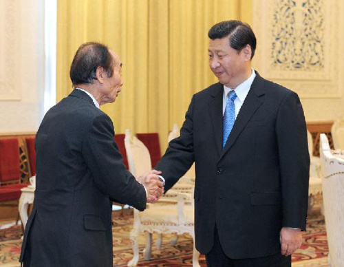 Chinese Vice President Xi Jinping (R) shakes hands with Azuma Koshiishi, Secretary General of the Democratic Party of Japan (DPJ), at the Great Hall of the People in Beijing, capital of China, March 23, 2012. (Xinhua/Ma Zhancheng)