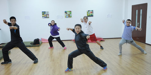 Liu Yi tutors her students in kungfu on March 14, 2012. [Photo/CFP]