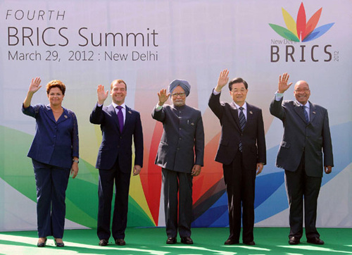 President Hu Jintao joins other leaders of the BRICS group for photos at the start of their summit in New Delhi, India, on Thursday. [Photo/Xinhua] 