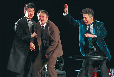 Willy Loman, played by Ding Zhicheng, and his two sons in Death of a Salesman, produced by the People's Art Theater. Photos Provided to China Daily