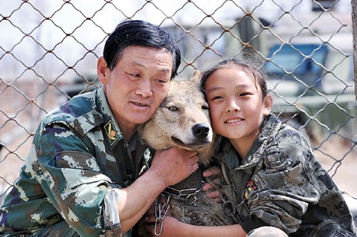 Zhu Yongsheng and his daughter Zhu Lin cuddle a wolf at the family's animal training base in Urumqi, the Xinjiang Uygur autonomous region, on April 8, 2012. Zhang Wande / for China Daily