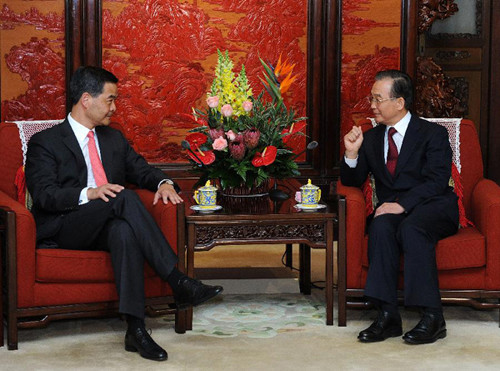 Chinese Premier Wen Jiabao (R) talks with Leung Chun-ying after he awarded the instrument of appointment as the fourth-term Chief Executive of Hong Kong Special Administrative Region (HKSAR) to Leung in Beijing, capital of China, April 10, 2012. (Xinhua/Liu Jiansheng)