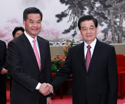 Chinese President Hu Jintao (R) shakes hands with Leung Chun-ying, the elected fourth-term Chief Executive of the Hong Kong Special Administrative Region (HKSAR), during their meeting in Beijing, capital of China, April 11, 2012. (Xinhua/Pang Xinglei)