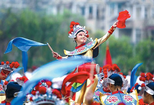 Students dance and beat drums at the student games in Chongqing on Wednesday. The games, in which 58 schools in the city participated, were held to mark the 100-day countdown to the London Olympics. Chen Chao / China News Service