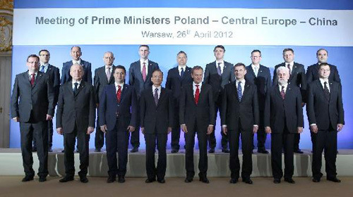 Chinese Premier Wen Jiabao (4th L front) poses for a group photo with governmental leaders from central and eastern European countries in Warsaw, Poland, April 26, 2012. (Xinhua/Pang Xinglei)