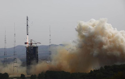 Carrier rocket Long March 4-B, carrying Remote Sensing Satellite No. 14, blasts off at Taiyuan Satellite Launch Center in north China's Shanxi Province, May 10, 2012. The Long March 4-B was launched at 3:06 p.m. and it also sent Tiantuo-1 Satellite into s