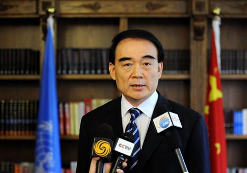 Li Baodong, the Chinese permanent representative to the United Nations, speaks during and interview with Chinese media at the country's mission to the United Nations, May 30, 2012. [Photo/Xinhua]