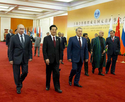 Chinese President Hu Jintao (2nd L, front) and other participants arrive for the large group meeting of the Shanghai Cooperation Organization (SCO) Beijing summit at the Great Hall of the People in Beijing, capital of China, June 7, 2012. Chinese Presiden