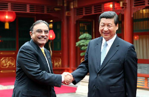 Chinese Vice President Xi Jinping (R) meets with Pakistani President Asif Ali Zardari in Beijing, capital of China, June 7, 2012. (Xinhua/Yao Dawei)