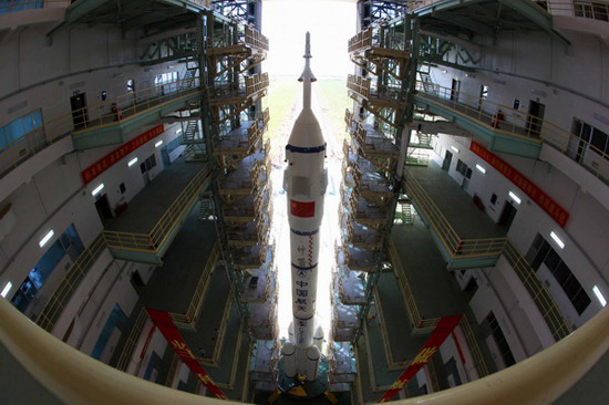 Shenzhou-IX manned spacecraft and its carrier rocket, the Long March-2F, have been moved to the launch platform at the Jiuquan Satellite Launch Center in Northwest China, June 9, 2012. [Photo/Xinhua]