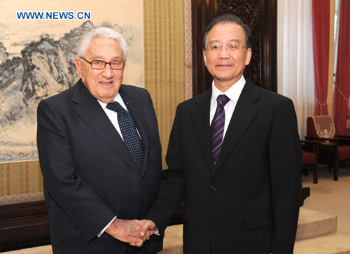 Chinese Premier Wen Jiabao (R) shakes hands with former U.S. Secretary of State Henry Kissinger during a meeting at the Ziguangge building of Zhongnanhai, the central government compound, in Beijing, capital of China, June 12, 2012. (Xinhua/Ma Zhancheng)