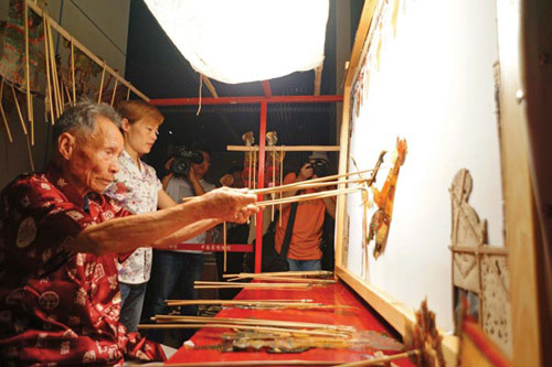 Xu Ernan (first from left), the inheritor of Zhejiang's Haining Shadow Play tradition. [Photo/Long Wei/Xinhua]