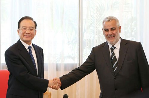 Chinese Premier Wen Jiabao (L) met with Moroccan Prime Minister Abdelilah Benkirane (R) in Casablanca on Tuesday. [Photo/Xinhua]