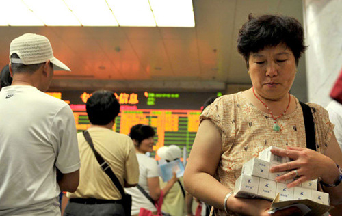 A woman takes away her medicines after paying for them at Beijing Friendship Hospital on Monday. Li Wen / Xinhua