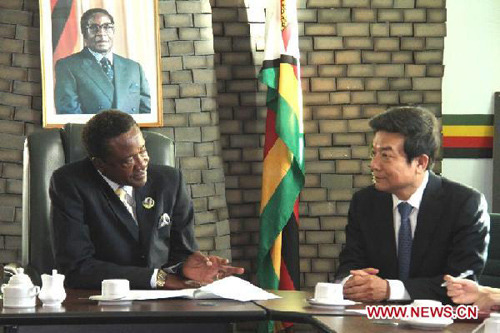 Cai Fuchao (R), vice head of the Publicity Department of the CPC Central Committee and head of the State Administration of Radio, Film and Television, meets with Zimbabwe's Minister of Media, Information and Publicity, Webster Shamu, in Harare, Zimbabwe, July 2, 2012. (Xinhua/Li Ping)