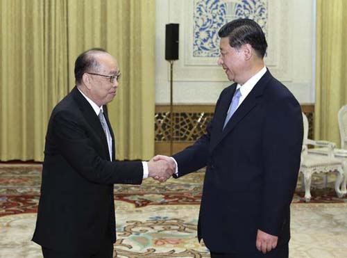 Chinese Vice President Xi Jinping(R) shakes hands with Thai Foreign Minister Surapong Tovichakchaikul in Beijing, capital of China, July 4, 2012. (Xinhua/Pang Xinglei)