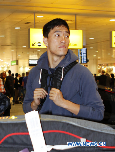 China's 110m hurdle athlete Liu Xiang arrives at Heathrow International Airport in London, capital of Britain, July 11, 2012. Liu will attend the star-studded Aviva London Grand Prix at the Crystal Palace on July 13-14. After that, he will stay in Europe to prepare for the 2012 London Olympic Games. (Xinhua/Wang Lili)