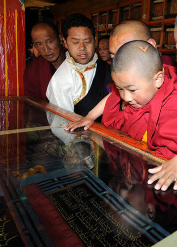 Dezhub Jamyang Sherab Palden (right) reads sutras at the Tibet Museum in Lhasa, capital of the Tibet autonomous region, on April 17, 2011. Jogo / Xinhua