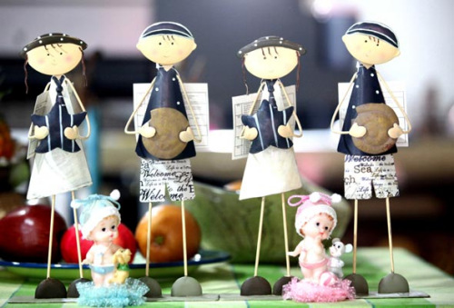 Lovers' ornaments displayed at an accessories shop on August 19, Bozhou city, Anhui province. [Liu qinli/Asianewsphoto] 