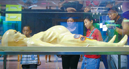 A model of an alien attracts visitors at a recent exhibition featuring space science in Beijing. An increasing number of UFO sightings have been reported in China since 2011. [Photo/China Daily]