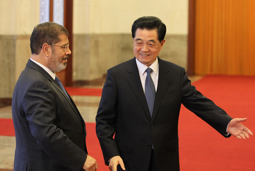 President Hu Jintao meets his Egyptian counterpart Mohamed Morsi in Beijing on Tuesday. China is one of the first countries Morsi chose to visit since he assumed office in June. [China Daily]