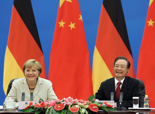 German Chancellor Angela Merkel (L) and Chinese Premier Wen Jiabao hold bilateral talks inside the Great Hall of the People in Beijing, Aug 30, 2012. [Photo/Asianewsphoto]