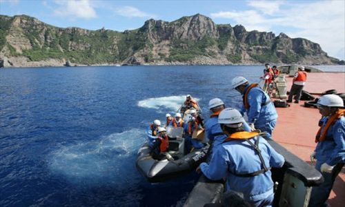 A team organized by the Tokyo government conducts a survey in the waters near the Diaoyu Islands on Sunday. Tokyo officials are planning to buy the islands, worsening China-Japan relations.(Photo: Glboaltimes/Agency) 