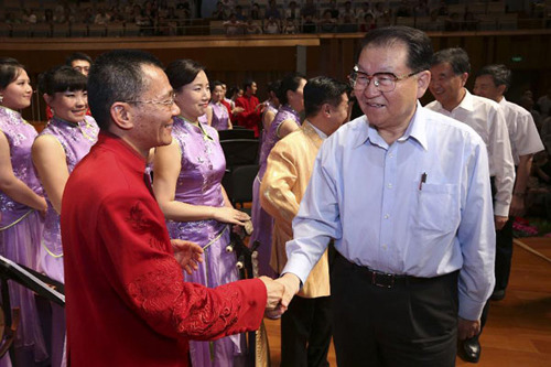 Li Changchun (R, front), a member of the Standing Committee of the Political Bureau of the Communist Party of China Central Committee, shakes hands with a musician after watching a concert in Beijing, capital of China, Sept. 2, 2012. (Xinhua/Pang Xinglei)