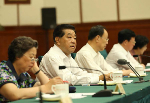 Jia Qinglin (2nd L), chairman of the National Committee of the Chinese People's Political Consultative Conference, addresses the opening ceremony of a symposium on the political consultation theory research work in Beijing, capital of China, Sept. 4, 2012