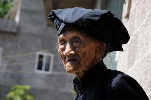 Luo Meizhen, 127, is believed to be the oldest person in China. Luo lives in Hechi city, Bama Yao autonomous county in Guangxi Zhuang autonomous region. This photo was taken two years ago. Liang Shaoen / Xinhua