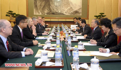 Chinese State Councilor Dai Bingguo (3rd R) meets with U.S. Secretary of State Hillary Clinton (3rd L) in Beijing, capital of China, Sept. 5, 2012. (Xinhua/Zhang Duo)