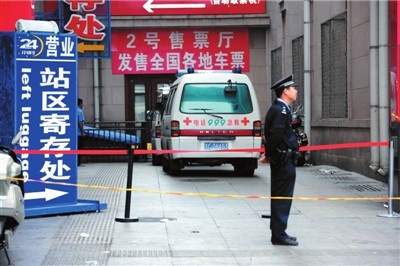 The crime scene is cordoned off as police search for clues, Sept 6, 2012. [Photo/Beijing Times]